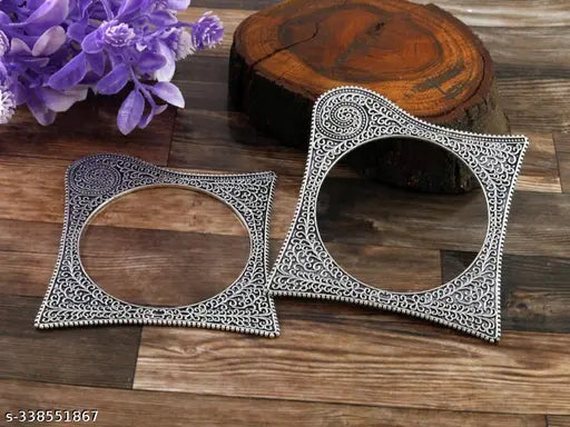 Silver-Toned Oxidised Bangles Ethnic Kada in Square Shape Pattern