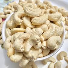 100% ORGANIC WHOLE CASHEWS (PREMIUM GRADE) (100g)
